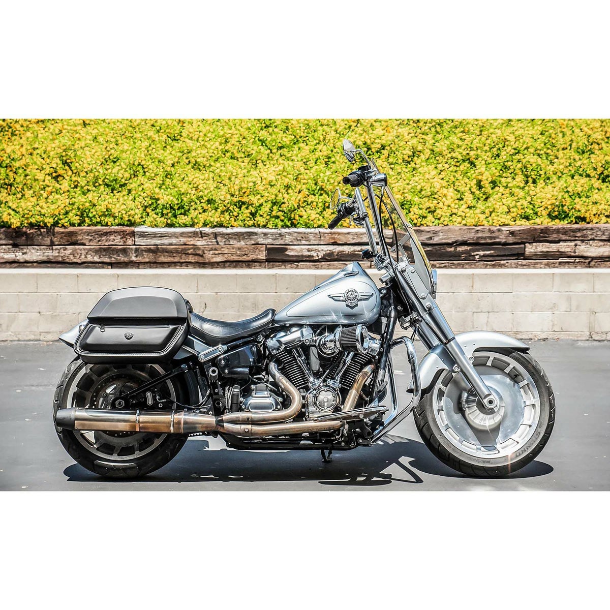 M8 ファットボーイ Pantheon クイックマウント・ミディアム・サドルバッグ1