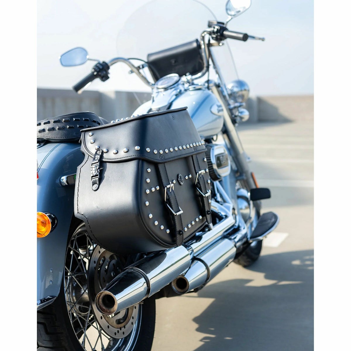 M8 ヘリテイジクラシック Legacy エクストララージ・レザーサドルバッグ 35L (スタッド付)4