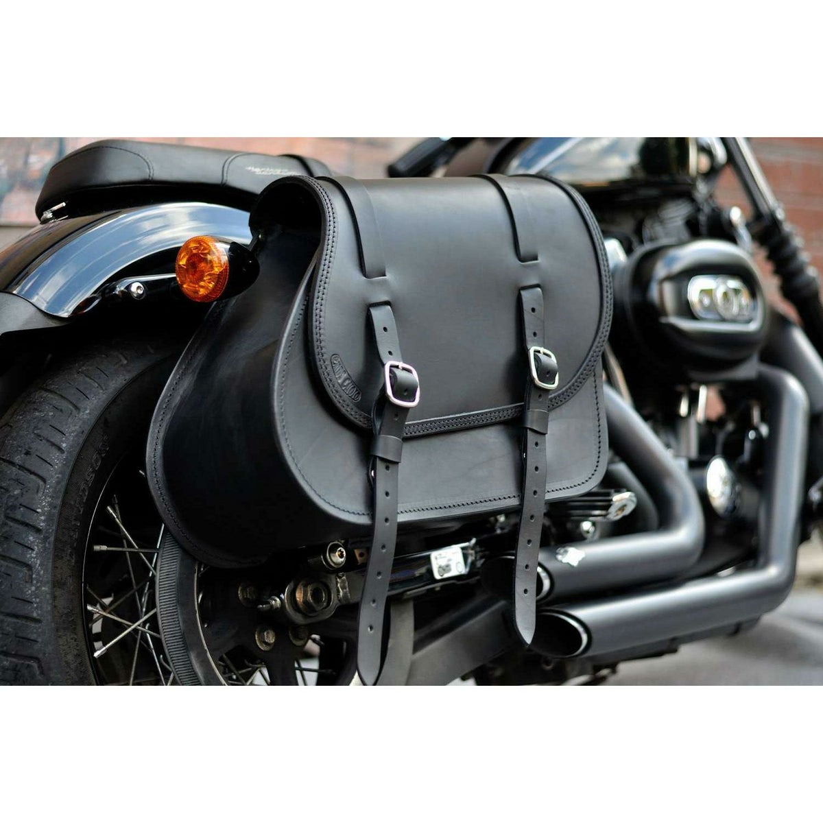 エンズクオイオ Little Boogie レザーサドルバッグ 29L (ブラック)2