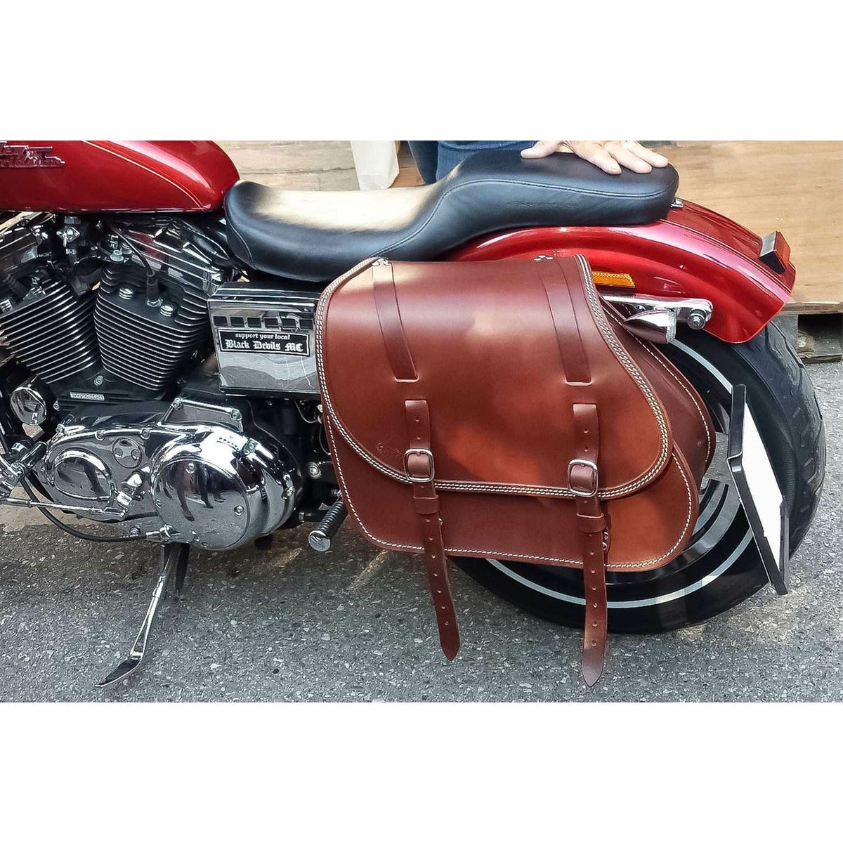 エンズクオイオ Little Boogie レザーサドルバッグ 29L (ダークブラウン)1