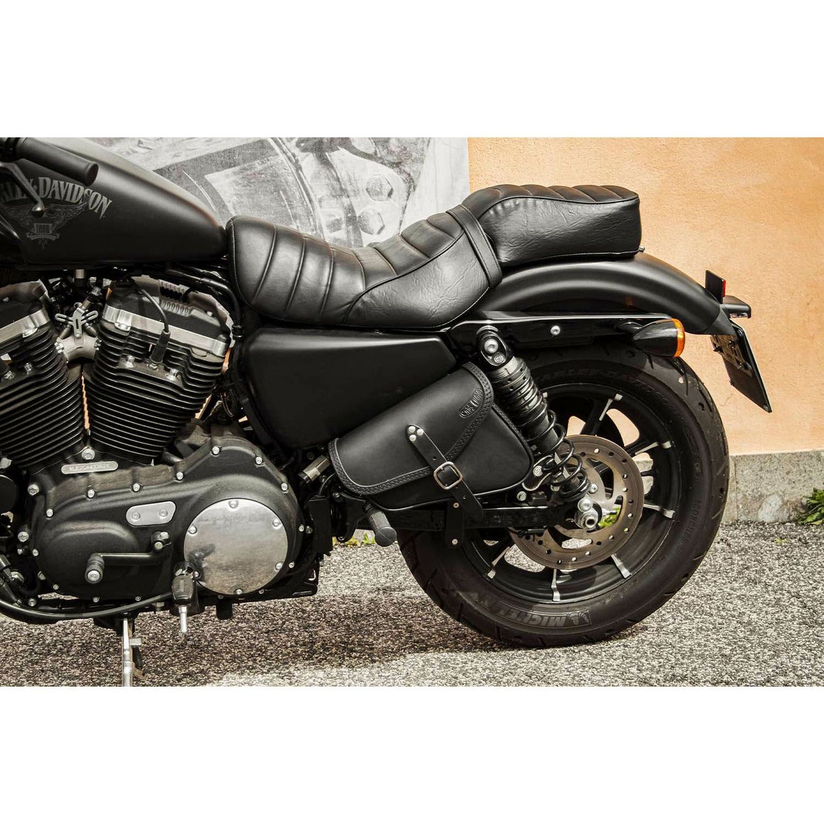 エンズクオイオ Mambo レザーサドルバッグ 4L (ブラック)2