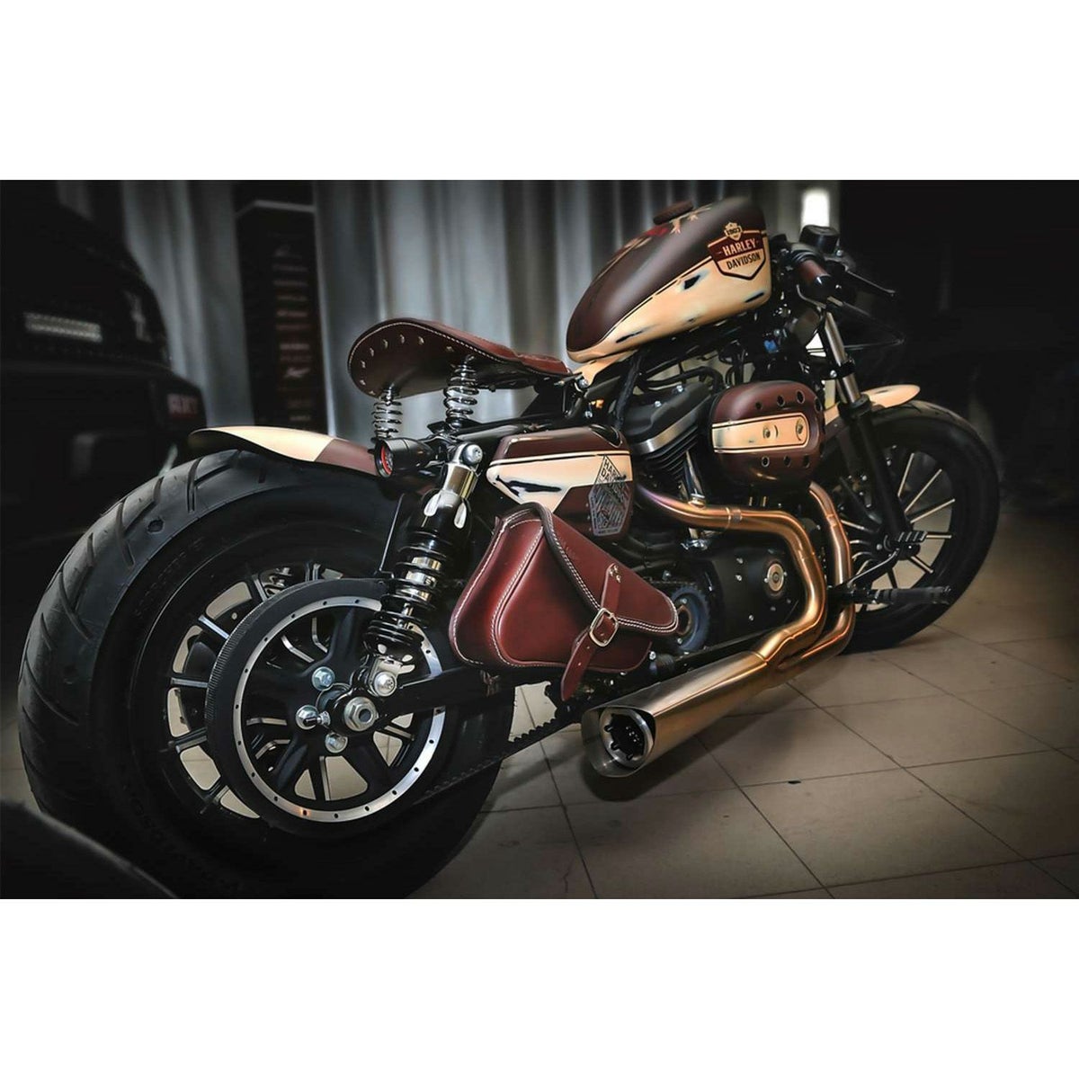 エンズクオイオ Mambo レザーサドルバッグ 4L (ダークブラウン)1