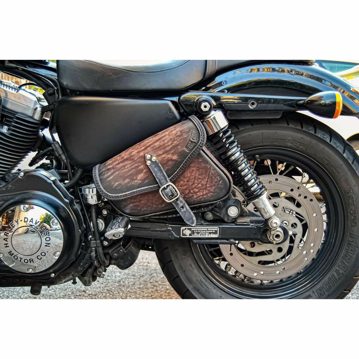 エンズクオイオ Mambo レザーサドルバッグ 4L (ディストレスト・ツートーン・ダーク)2