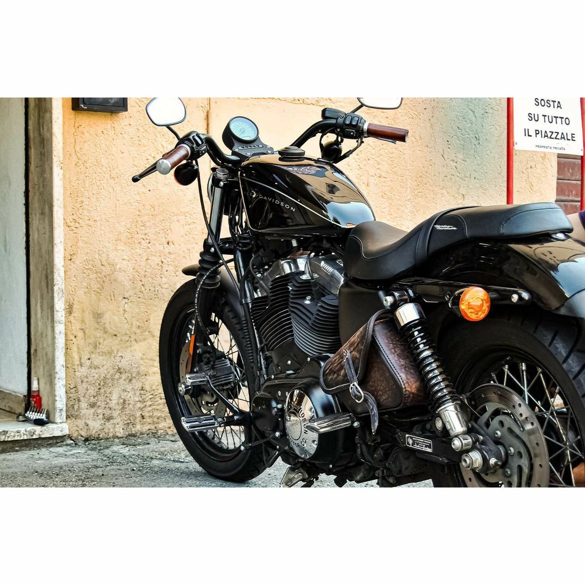 エンズクオイオ Mambo レザーサドルバッグ 4L (ディストレスト・ツートーン・ダーク)4