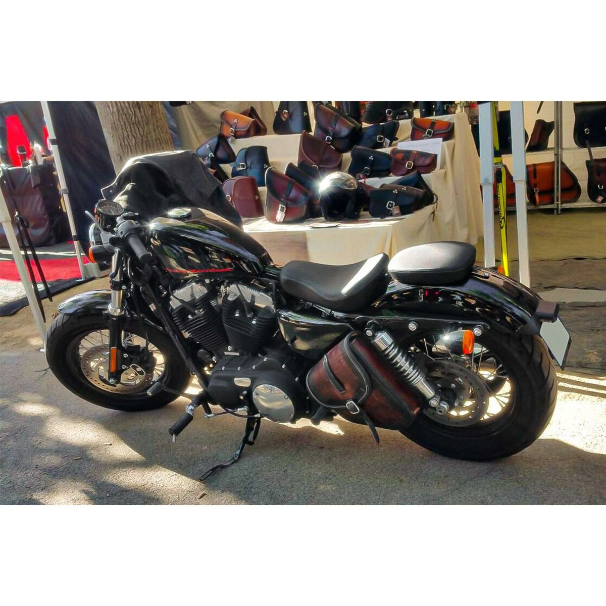 エンズクオイオ Gitan レザーサドルバッグ 6L (ディストレスト・ツートーン・ダーク)3