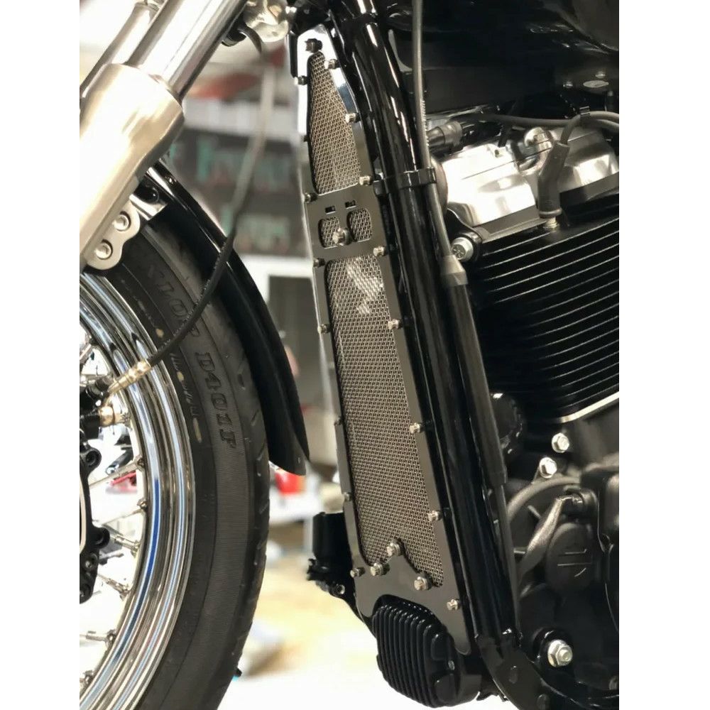 M8ソフテイル オイルクーラーカバー Bare Knuckle Performance
