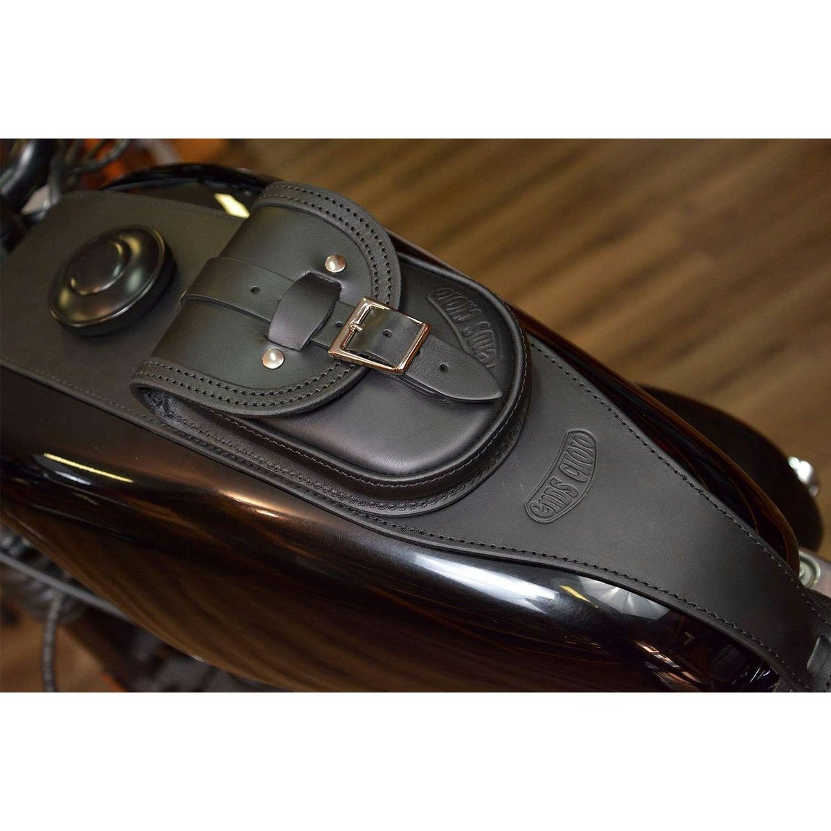 エンズクオイオ Smart レザー タンクバッグ (ダークブラウン)3