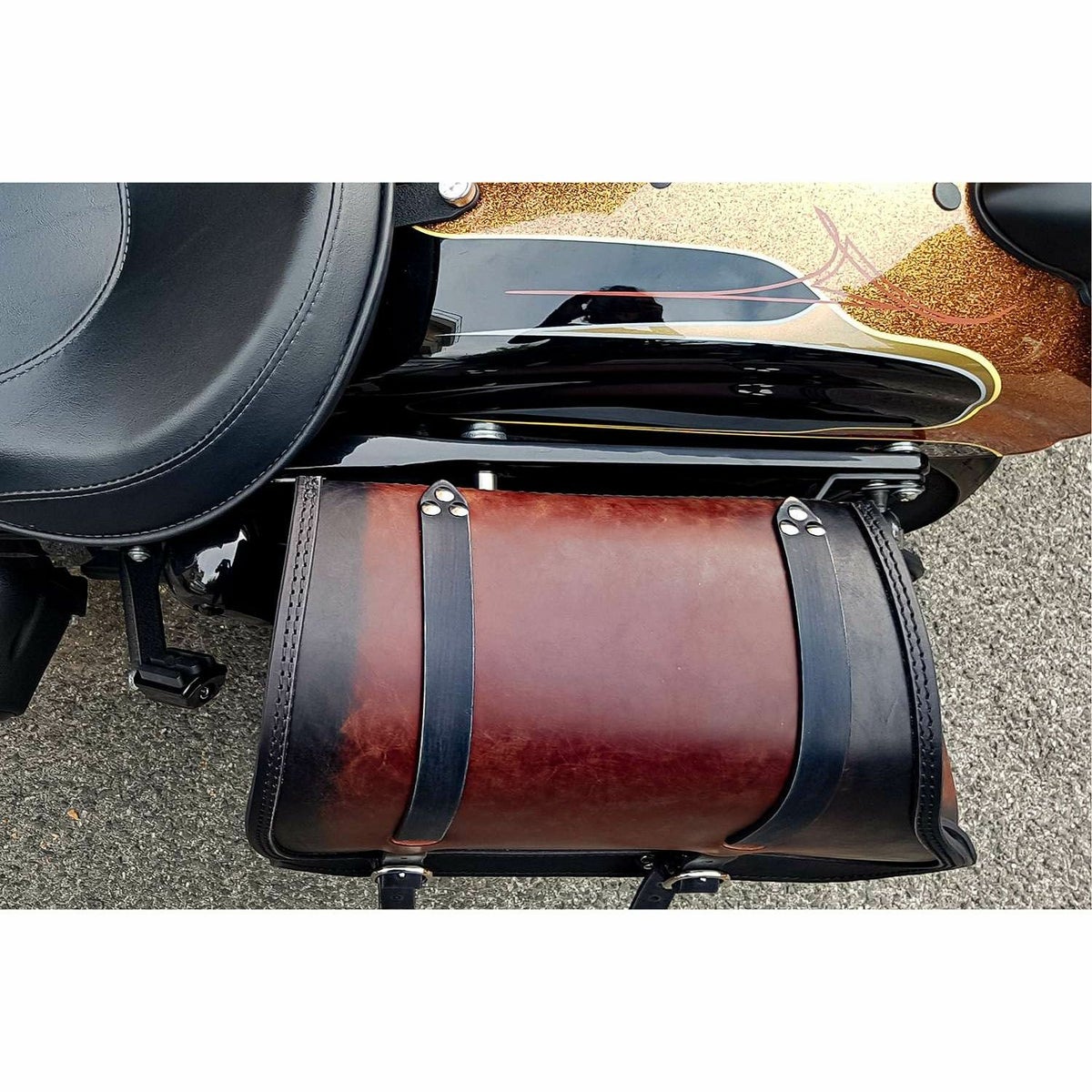 エンズクオイオ Middle Dyna レザーサドルバッグ 29.5L (ディストレスト・ツートーン・ダーク)5