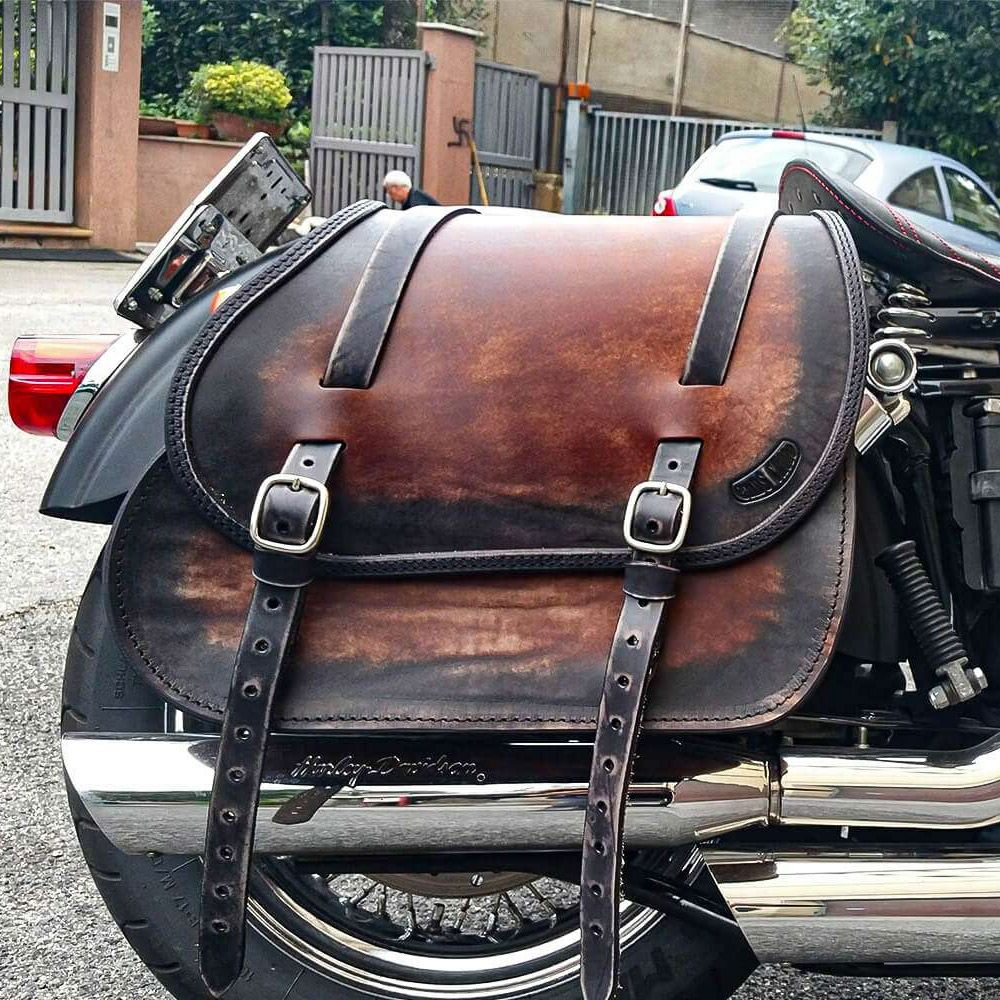 エンズクオイオ Little Dyna レザーサドルバッグ 25.5L (ディストレスト・ツートーン・ダーク)