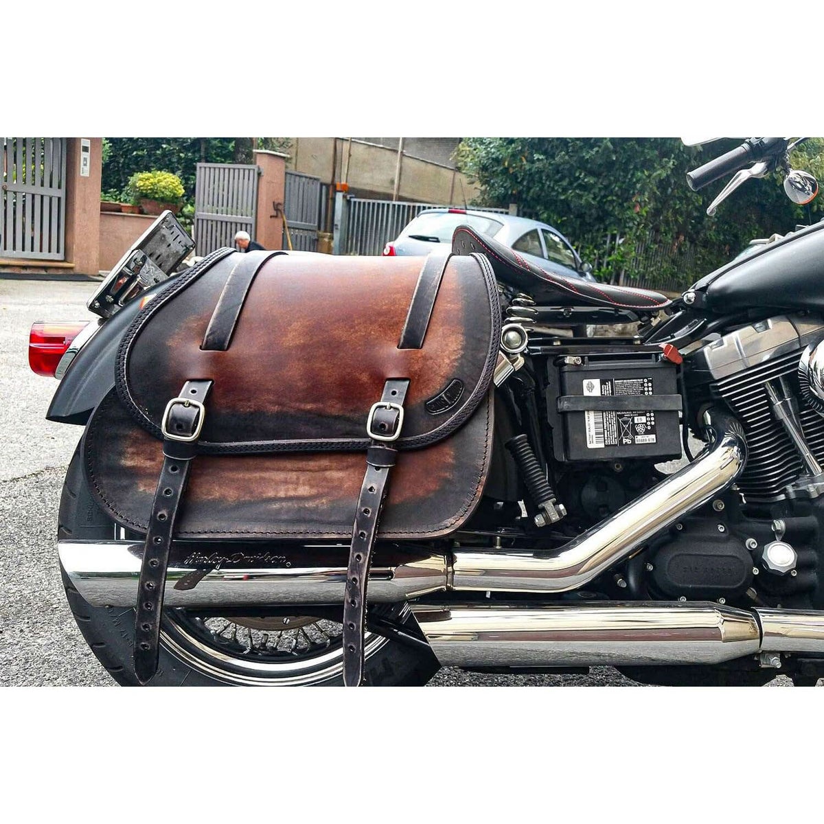 エンズクオイオ Little Dyna レザーサドルバッグ 25.5L (ディストレスト・ツートーン・ダーク)2