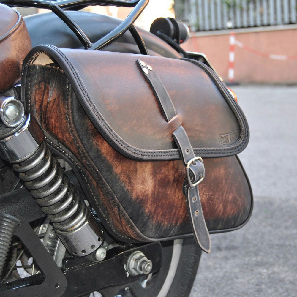 エンズクオイオ Tango レザーサドルバッグ 9L (ディストレスト・ツートーン・ダーク)