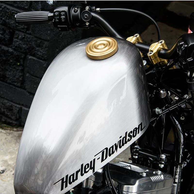 ハーレー ブラス製 リップルデザイン カスタム ガスキャップ ポリッシュ仕上げ Motone（モートーン） 2