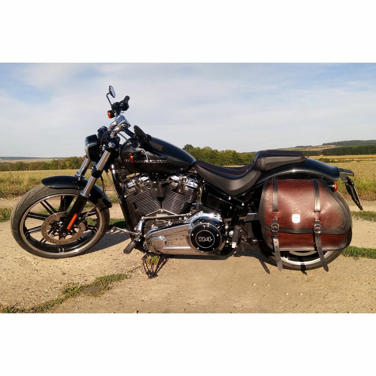 Country レザーサドルバッグ 29L (ディストレスト・ツートーン・ダーク)1