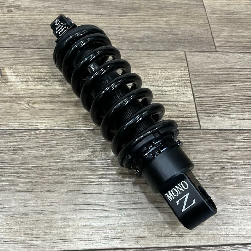 SOUL 減衰調整機構付き ローダウンリアサスペンション 12インチ M8