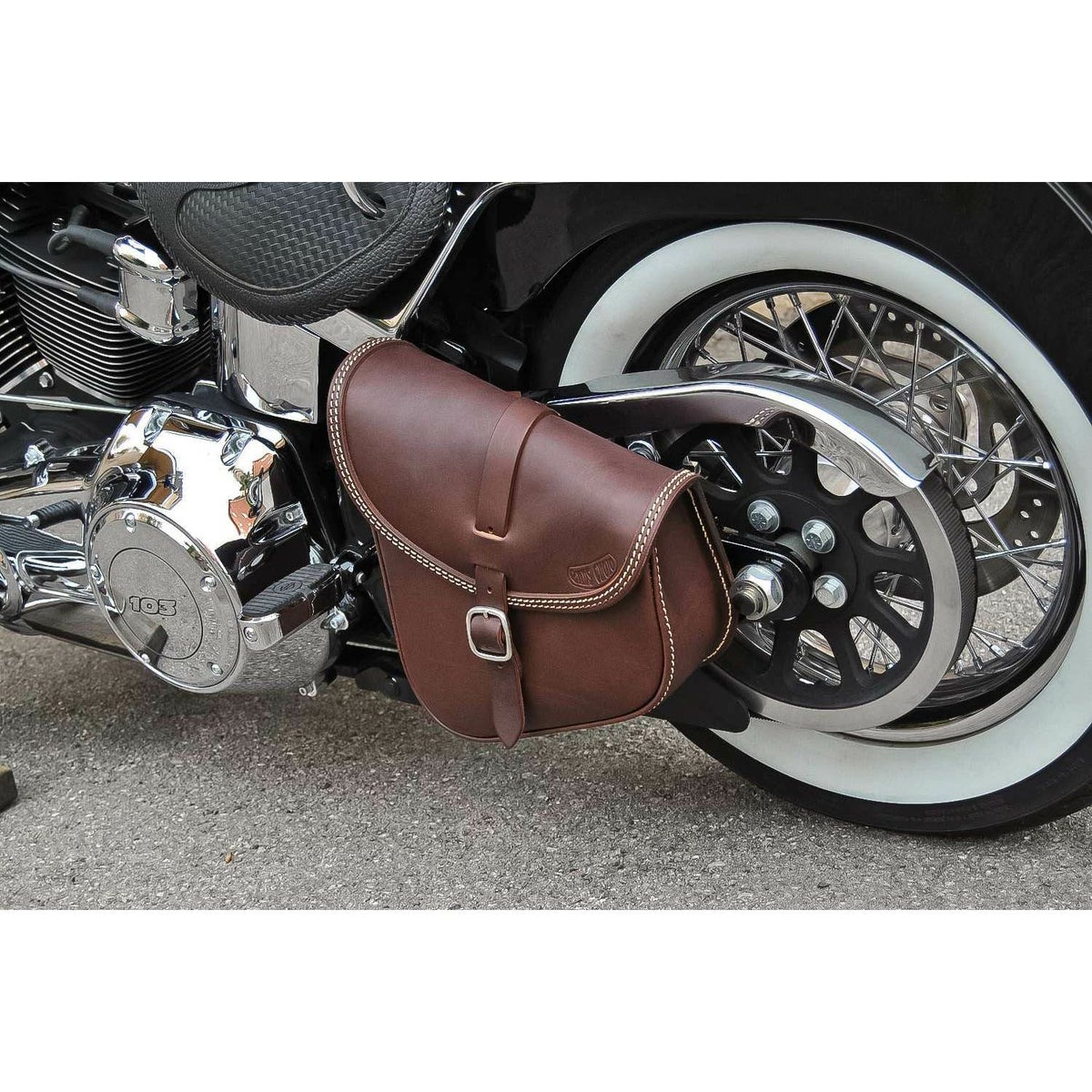 BOB レザー スイングアームバッグ 7L (ダークブラウン)1