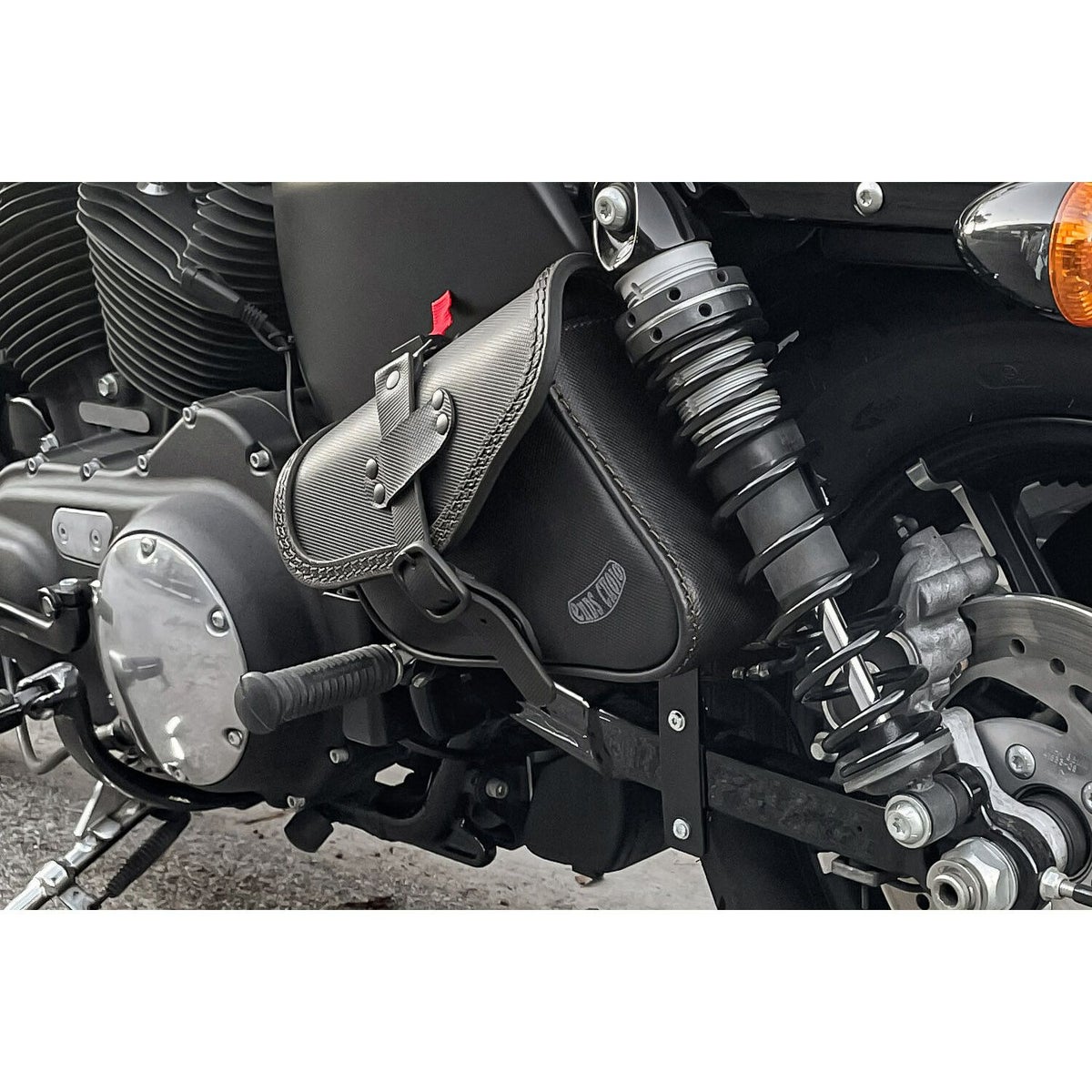 Rev Mambo レザーサドルバッグ 4L 左用 (型押しレザー)1