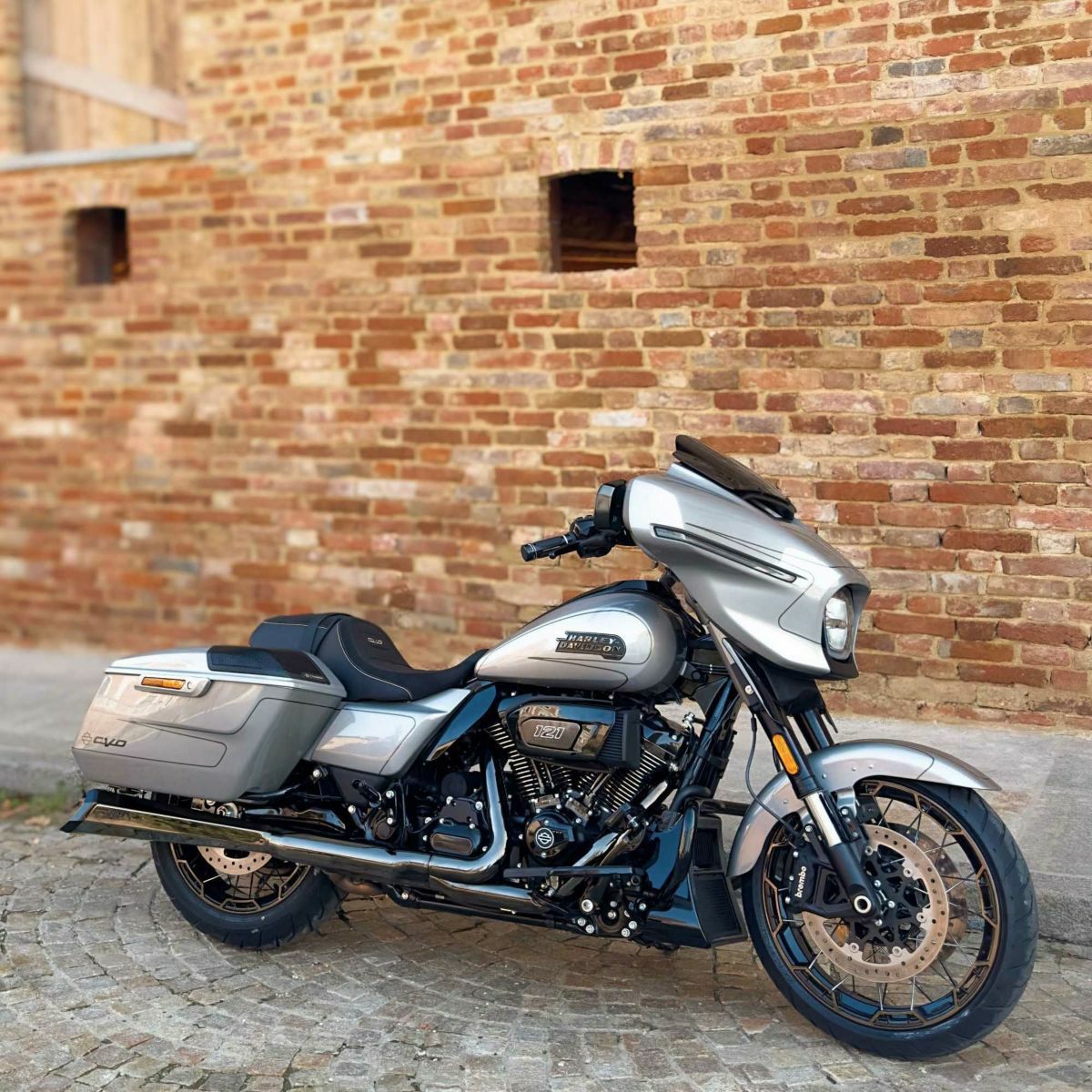 ZARD CVO スリップオンマフラー (ブラッククローム) 旧ロット 【M8 ツーリング】 