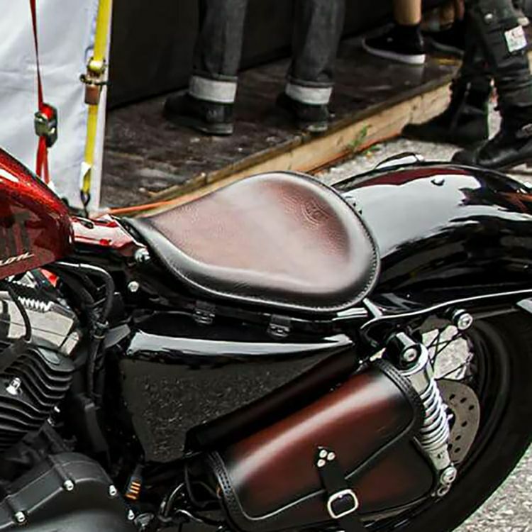エンズ・クオイオ シート スポーツスター用|ハーレーパーツメーカー