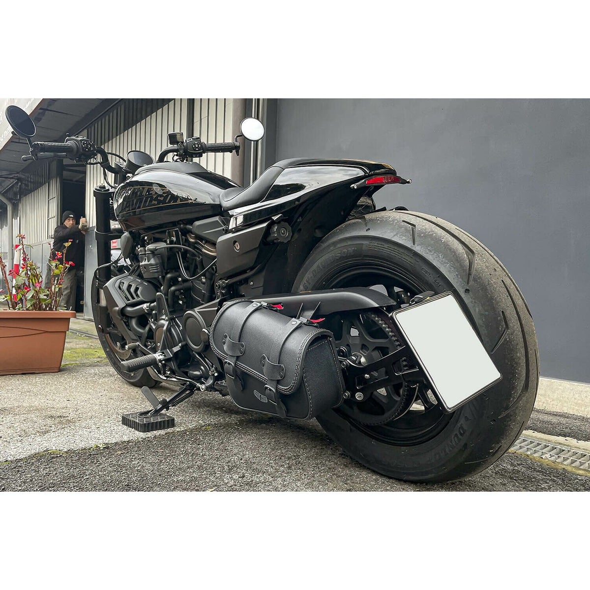Rev DUB レザーサドルバッグ 7L (型押しレザー)6