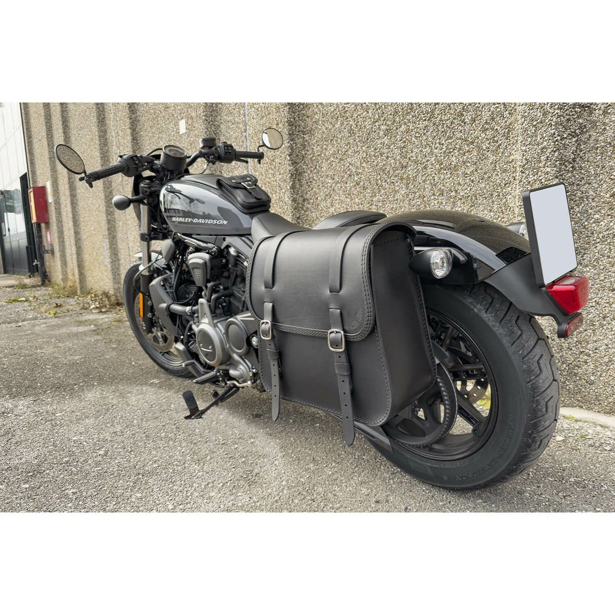 Twist レザーサドルバッグ 24L4