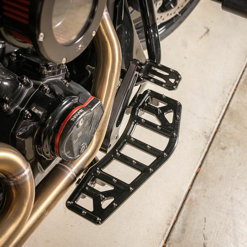  Aggressor フロアボード ブラック THRASHIN SUPPLY 