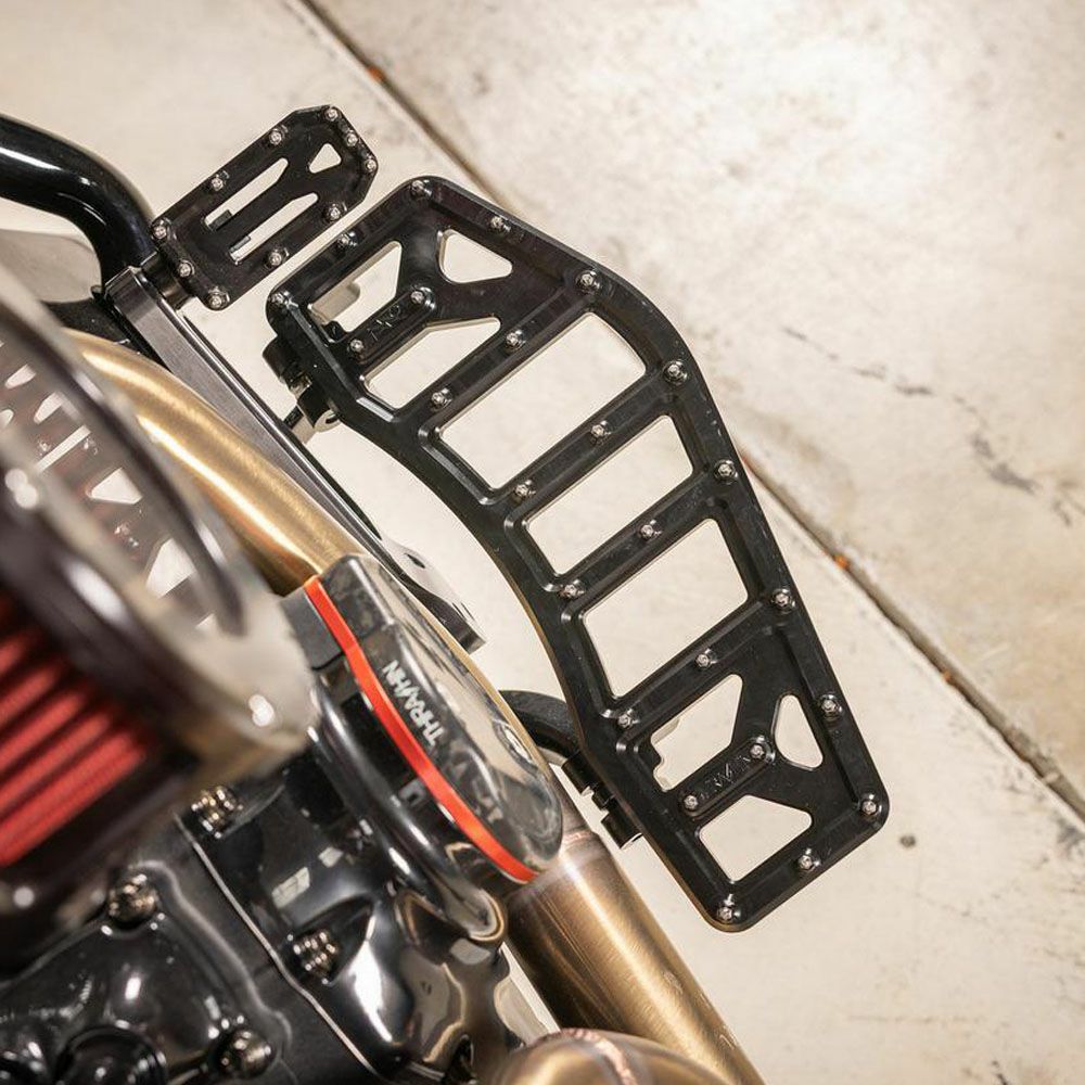  Aggressor フロアボード ブラック THRASHIN SUPPLY 