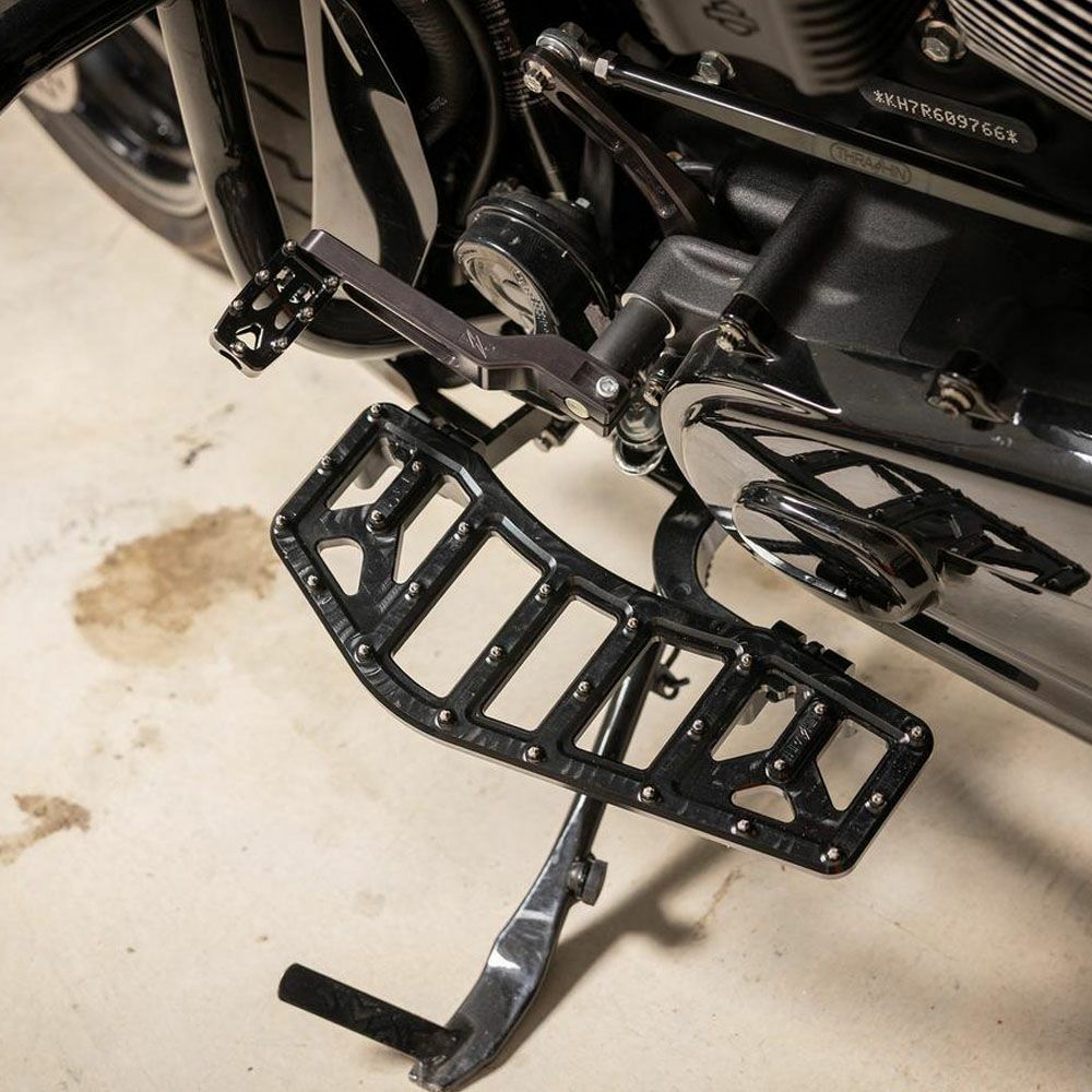  Aggressor フロアボード ブラック THRASHIN SUPPLY 