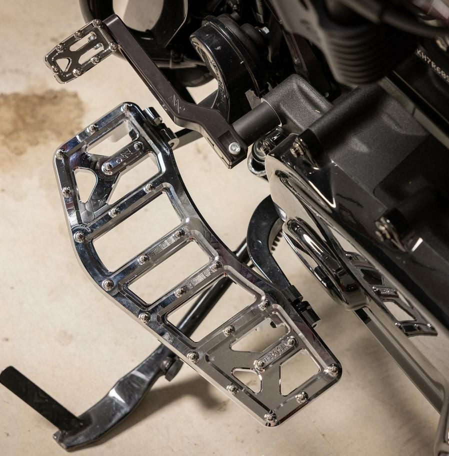 Aggressor フロアボード クローム THRASHIN SUPPLY 