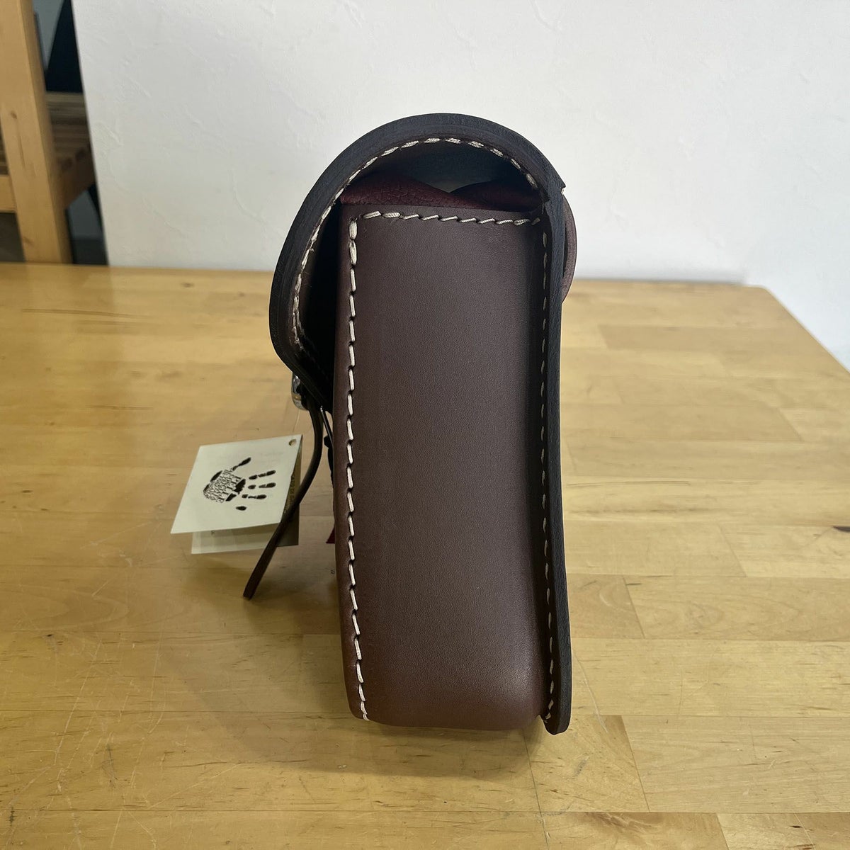 エンズクオイオ Mambo レザーサドルバッグ 4L 左用 (ダークブラウン)2