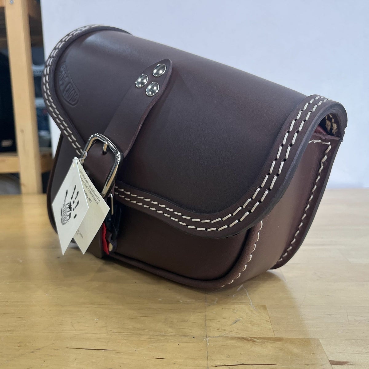 Mambo レザーサドルバッグ 4L 右用 (ダークブラウン)1