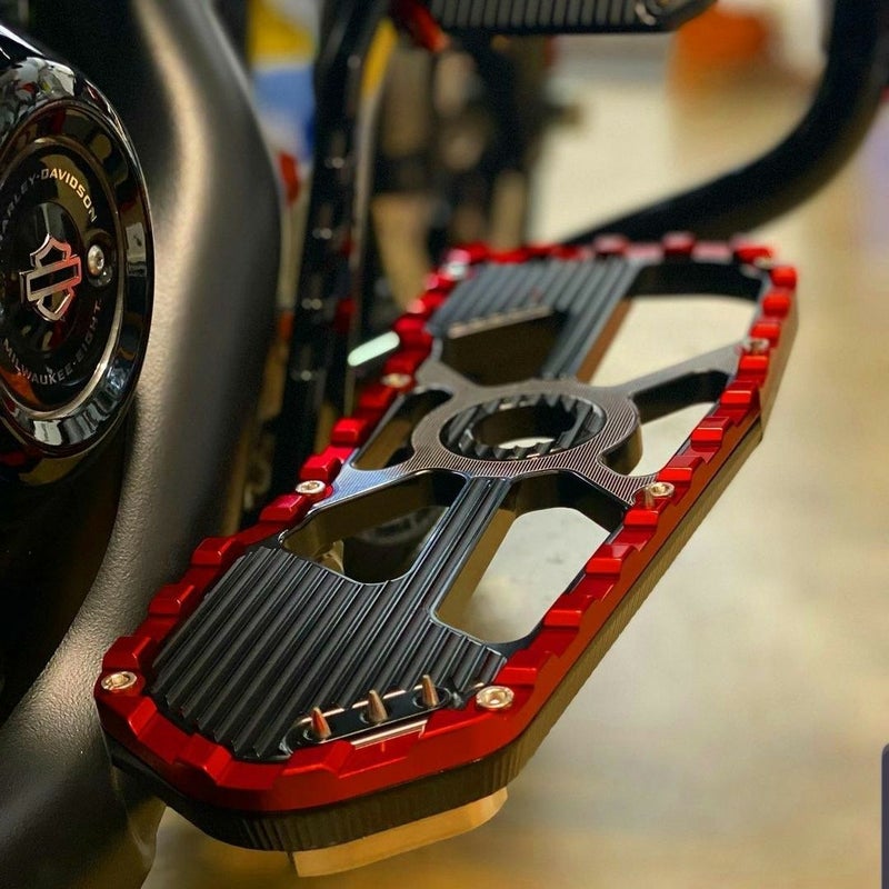 Wheelie ドライバー・ビレットフットボード (ブラック/レッド) 