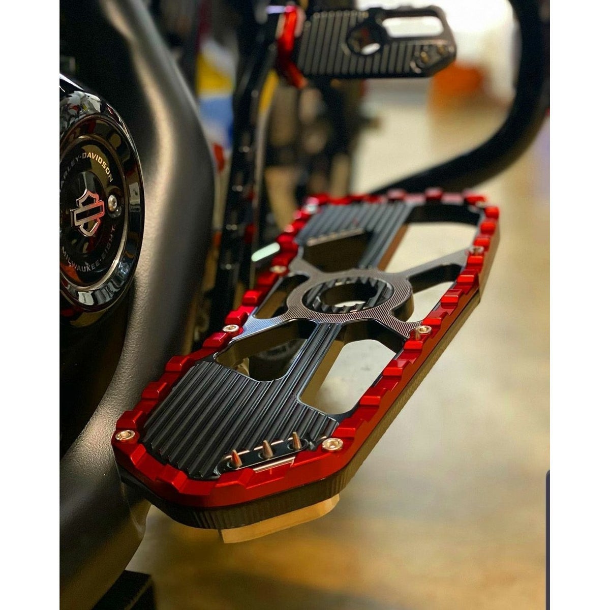 Wheelie ドライバー・ビレットフットボード (ブラック/レッド) 2