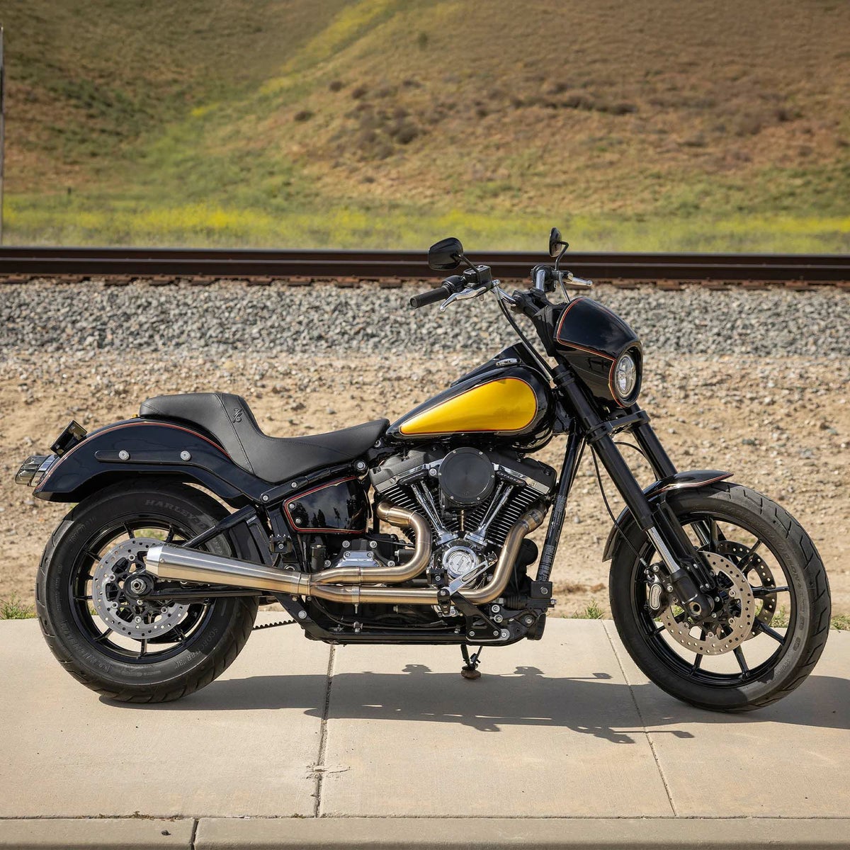 ステップアップ・2UPシート (スムース) M8 ローライダー/S/ST2