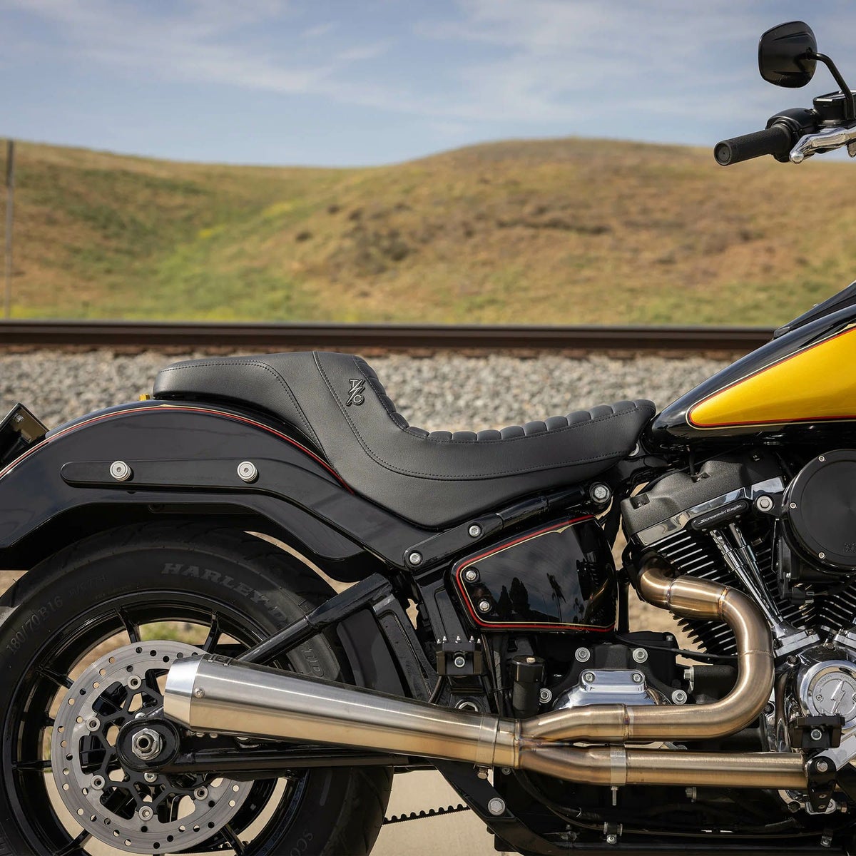 ステップアップ・2UPシート (タックロール) M8 ローライダー/S/ST2