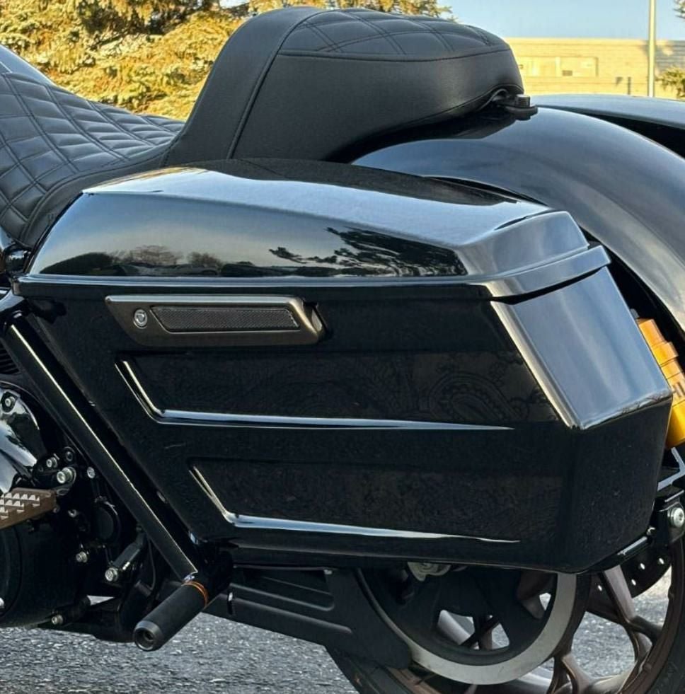 ハーレー ツーリング Fugitive 18インチリアホイール コントラスト