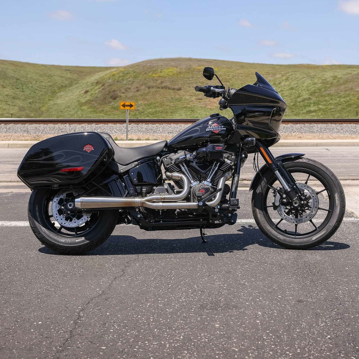 ストレートアウト・2-1フルエキゾーストマフラー ローライダーST4