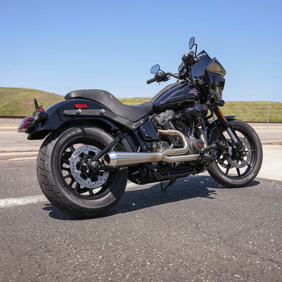 ストレートアウト・2-1フルエキゾーストマフラー M8ソフテイル2