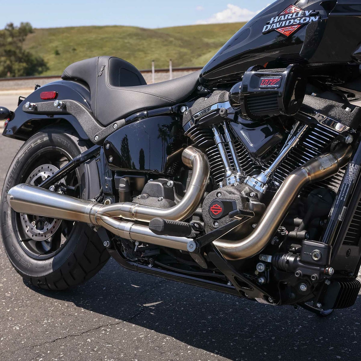 ストレートアウト・2-1フルエキゾーストマフラー M8ソフテイル1