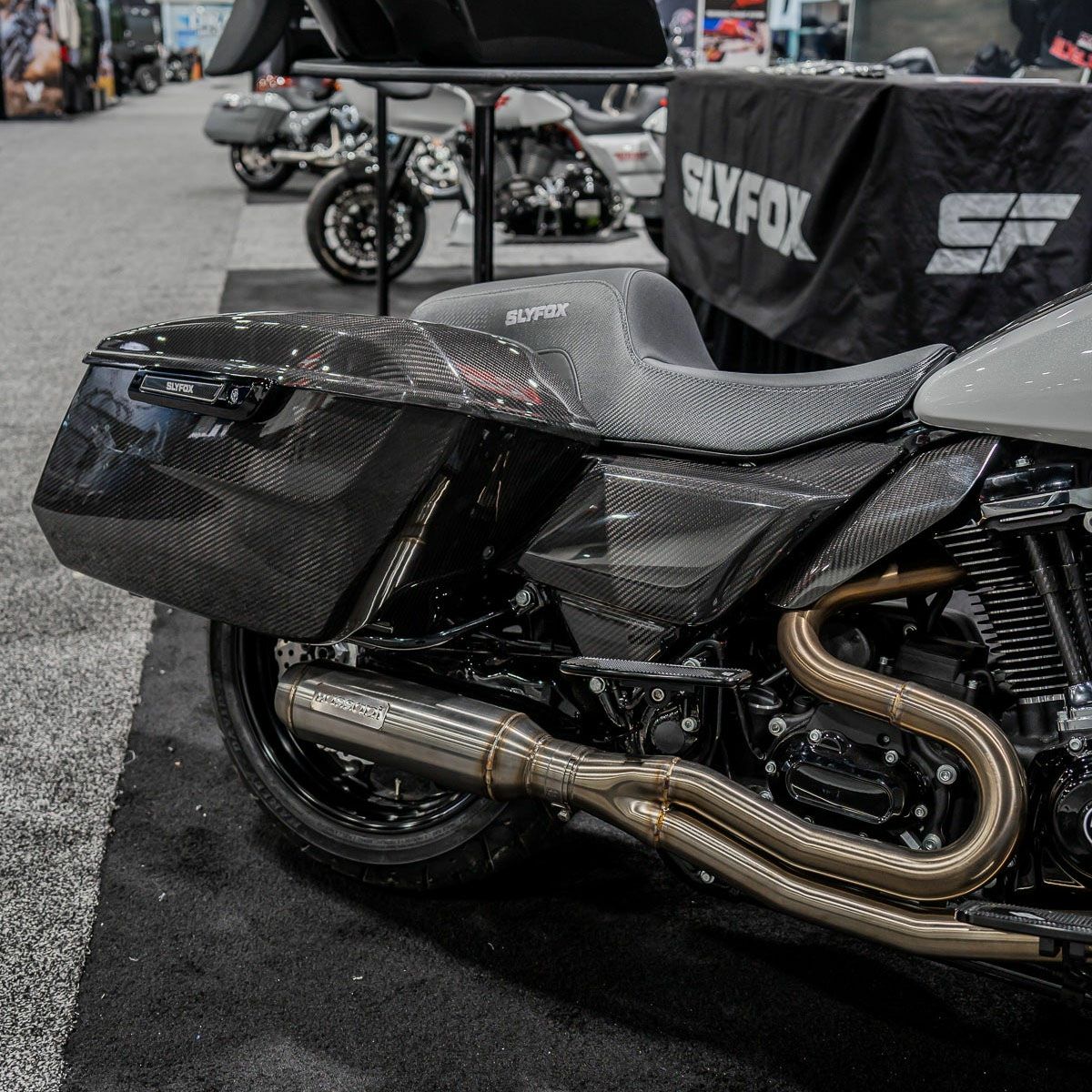 カーボンファイバー サドルバッグ・ボトム (艶有り) 2024以降 ツーリング2