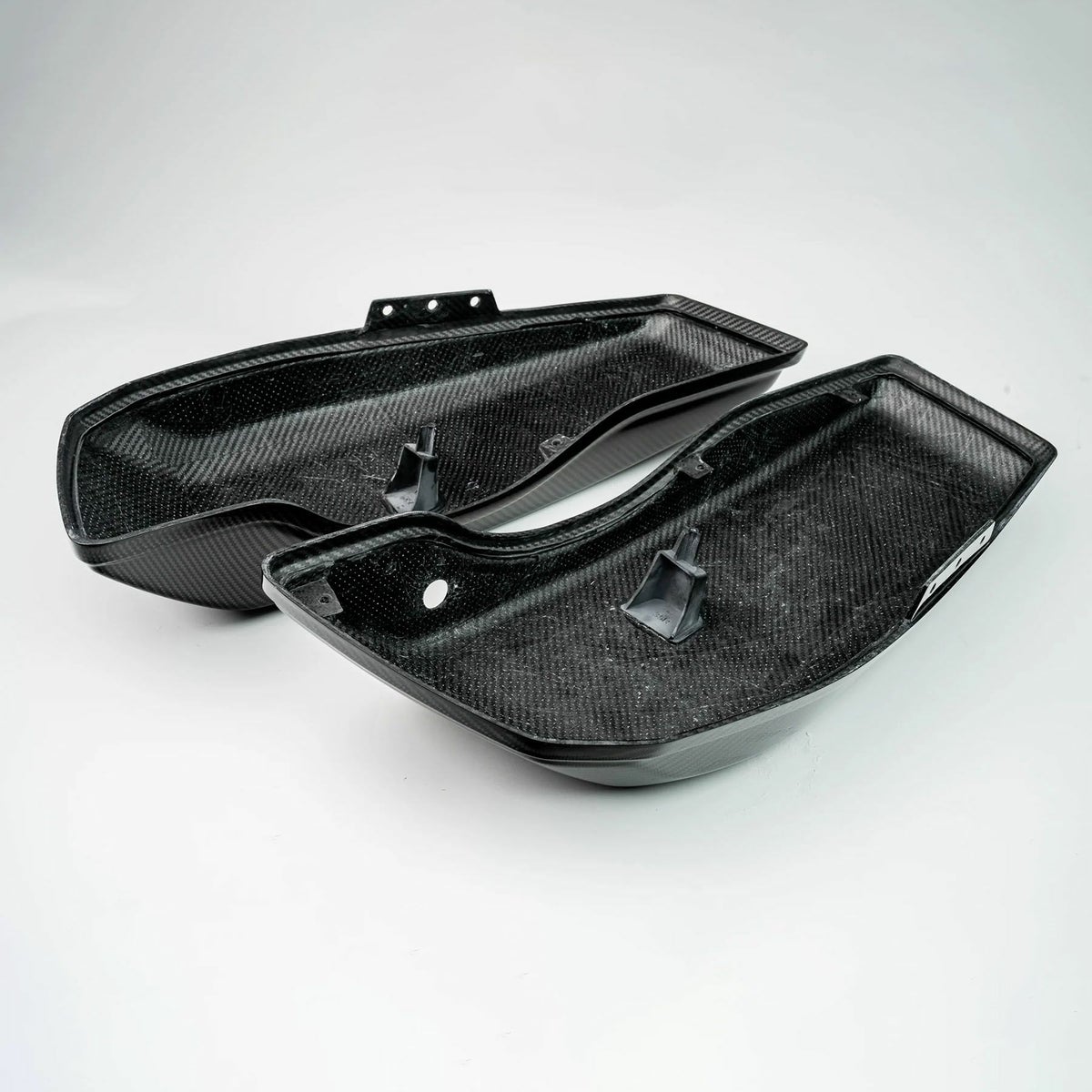 カーボンファイバー サドルバッグ・リッド (艶消し) 2024以降 ツーリング1