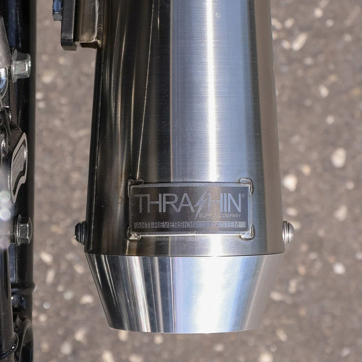 キックアップ・2-1フルエキゾーストマフラー M8ソフテイル6