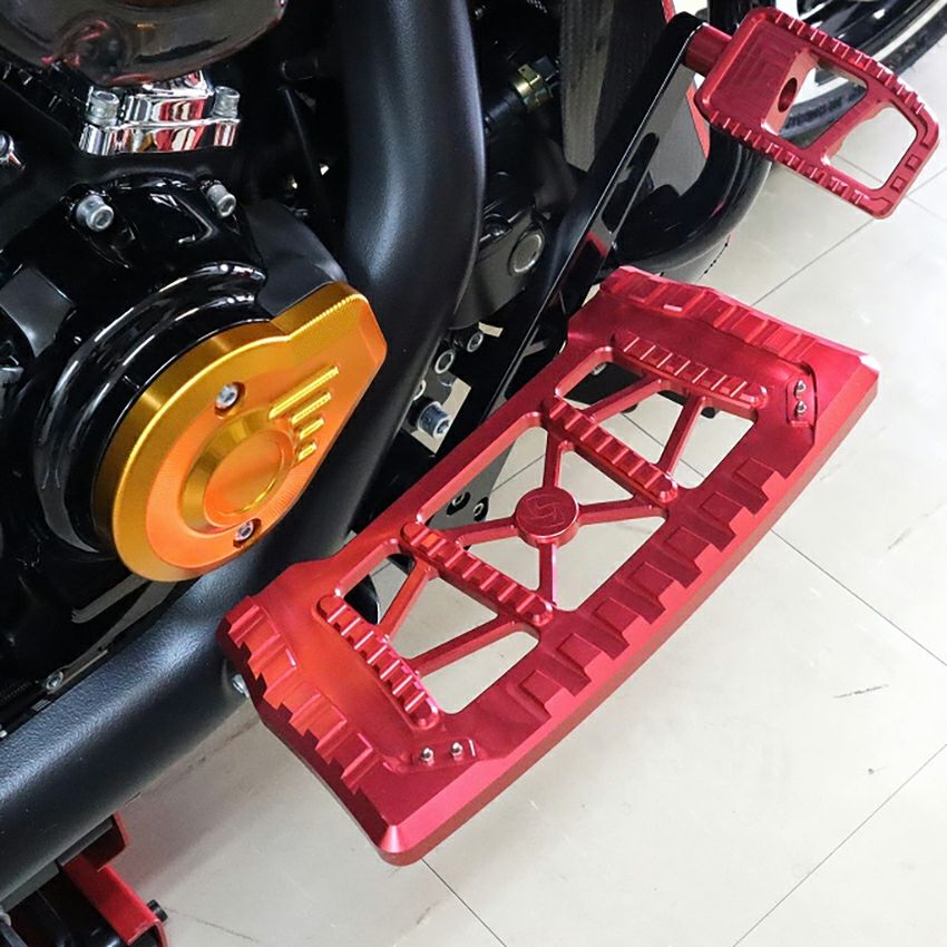 アルミ削り出しフロアボード タイプ1 (レッド) 2024以降 ツーリング