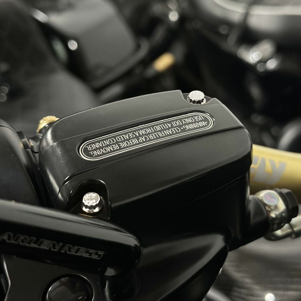 ツーリング、ソフテイル フロントマスターシリンダーカバー ARPボルトキット クローム BAMCO MOTORSPORTS (バムコ モータースポーツ)