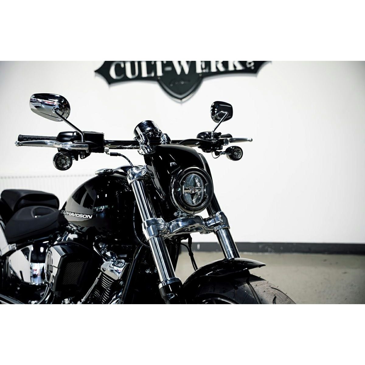 Vロッドスタイル ヘッドライトカバー (グロスブラック)2