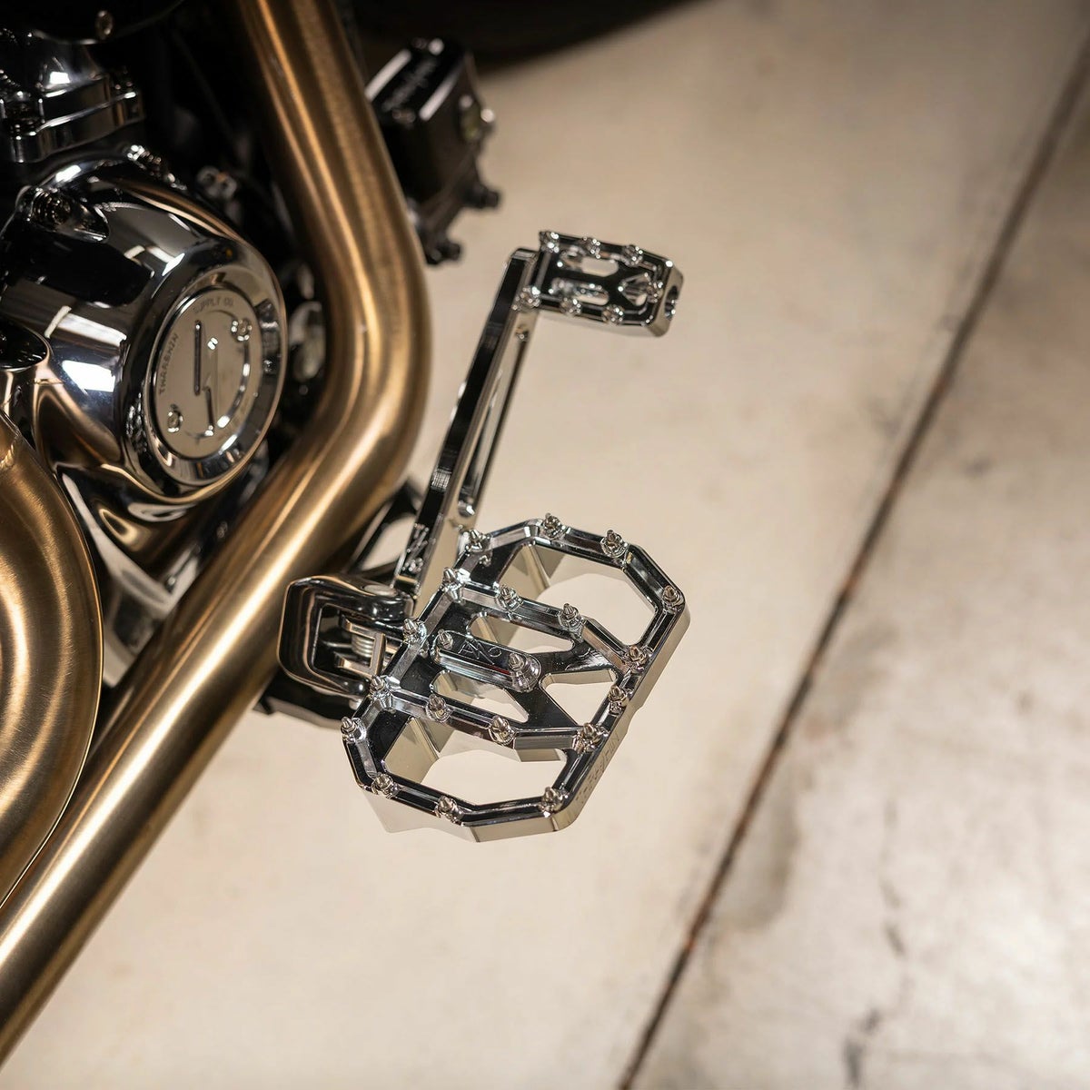 Aggressor ミニフロアボード (クローム)3