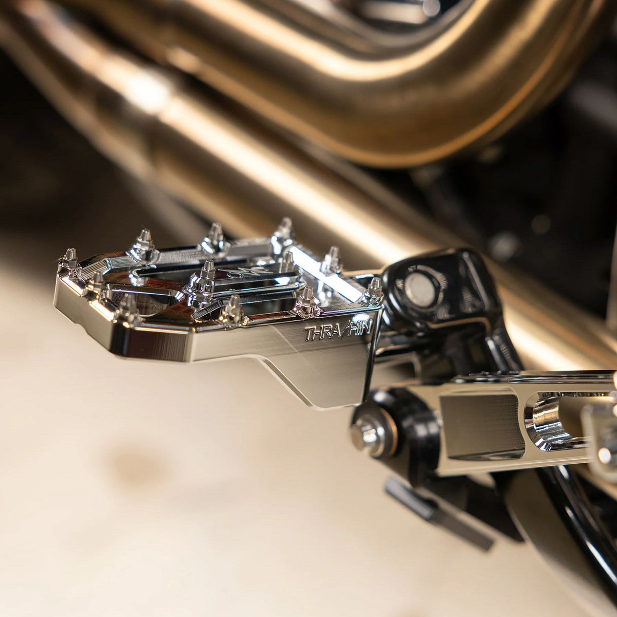 Aggressor フットペグ (クローム)