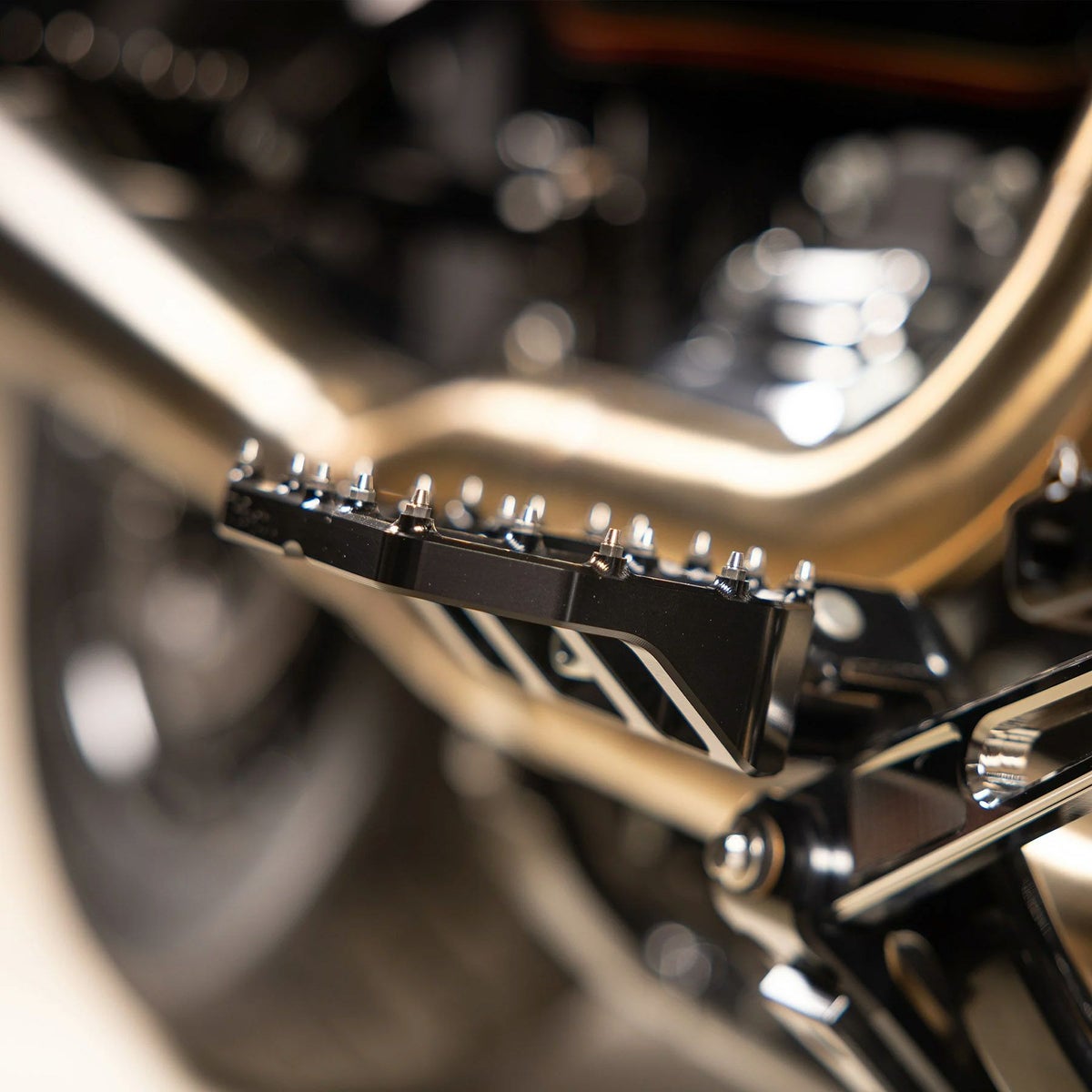 Aggressor ライダー・ミニフロアボード (ブラック) M8ソフテイル3