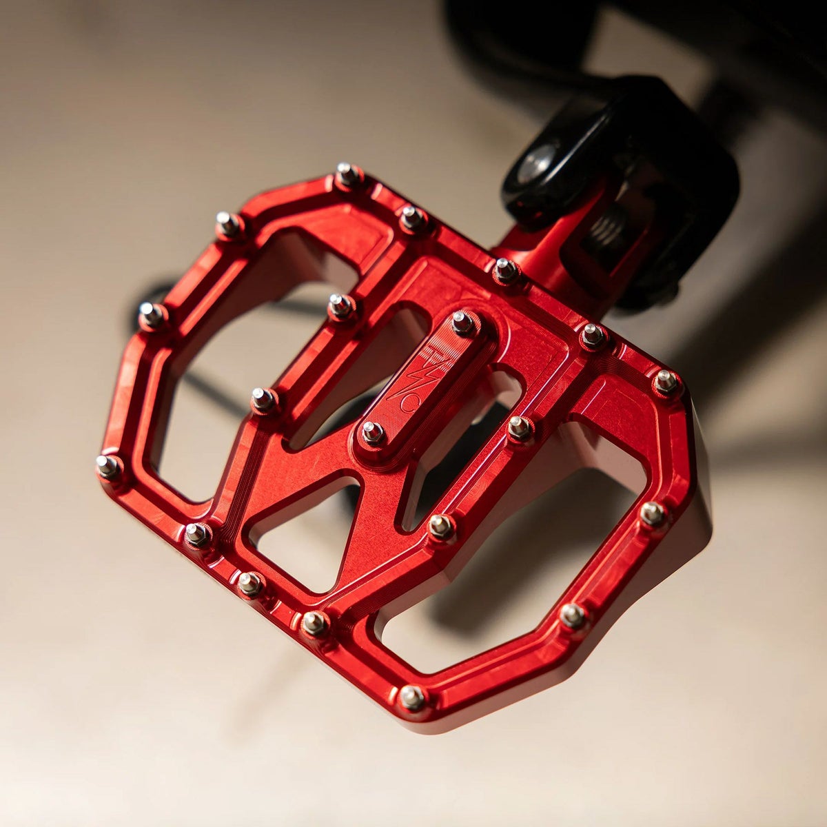 Aggressor ミニフロアボード (レッド)