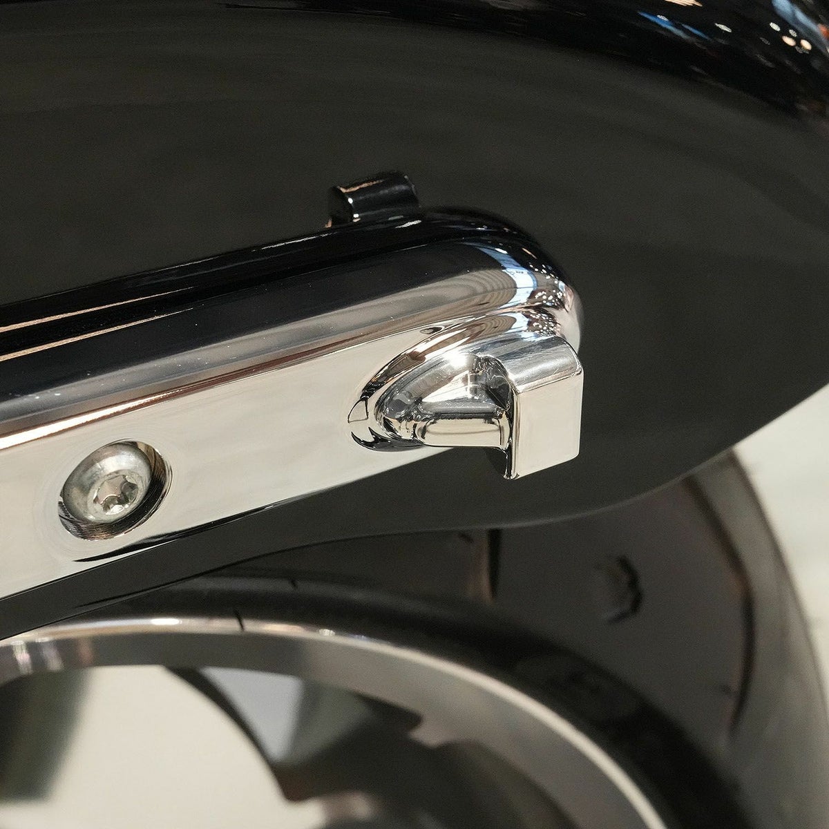 ストラット ストライプ LED 3in1 テールライト一体型ウインカー ポリッシュ THUNDER BIKE（サンダーバイク） 3