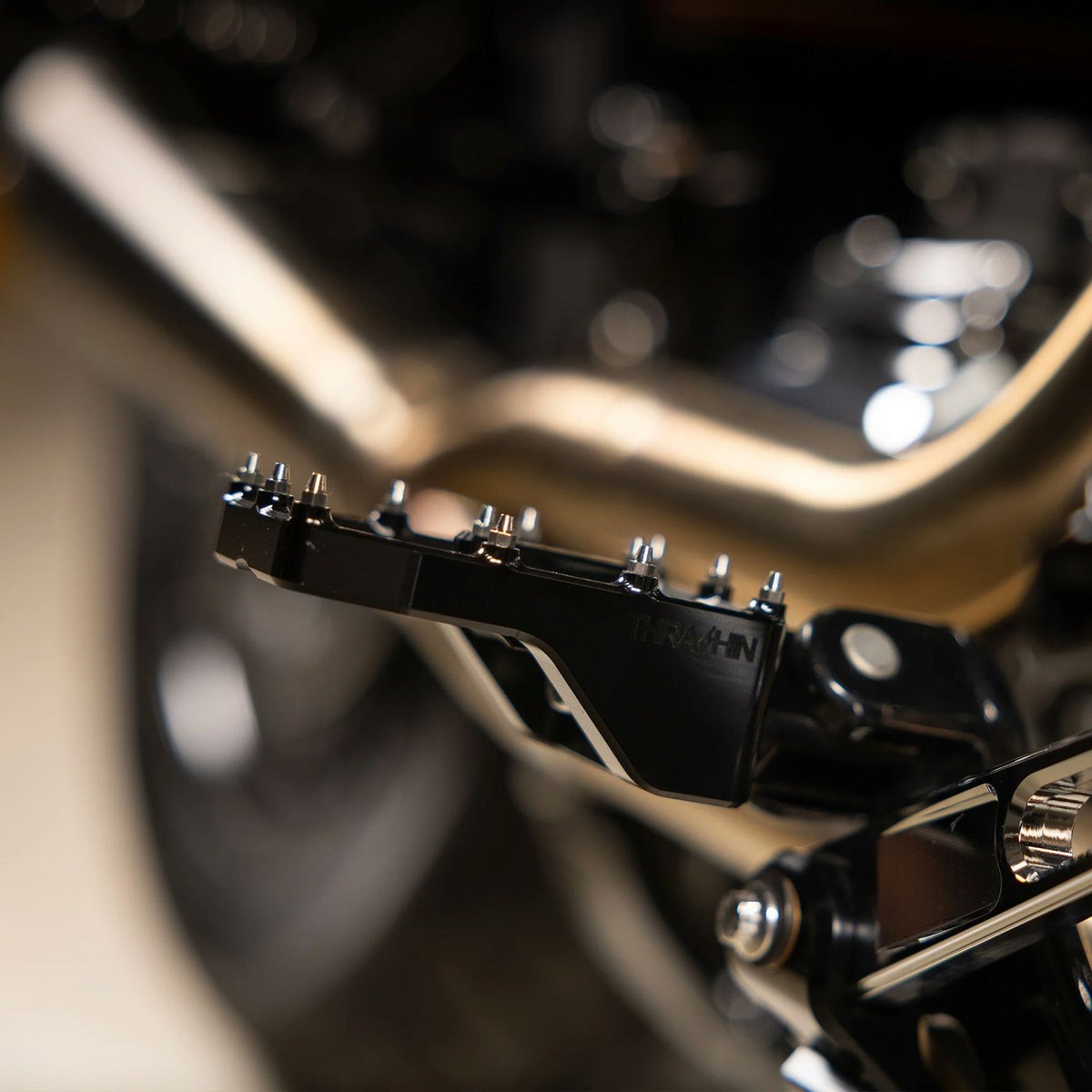 Aggressor ライダー・フットペグ (ブラック) M8ソフテイル2